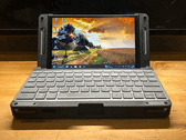 Dem Lenovo Legion Go Handheld wurde ein selbst gebautes Gehäuse mit Tastatur verpasst (Bildquelle: MysteriousAlarm897 via Reddit)