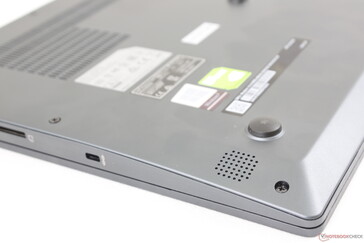 Für ein Ultrabook bzw. einen Geschäfts-Laptop im 1.000-Euro-Bereich lässt die Gehäusestabilität zu wünschen übrig