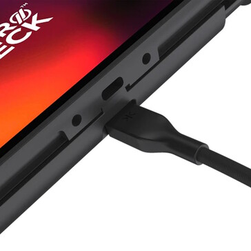 Das Nitro Deck 2 selbst bringt einen Akku mit (Bildquelle: CRKD)