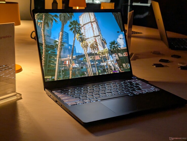 Panther Lake X7 hat eine sehr leistungsstarke iGPU, die moderne Spiele wie Cyberpunk 2077 mit 1080p und 60 FPS ausführen kann.