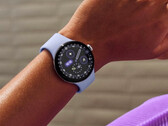 Die Google Pixel Watch soll künftig durch ein verbundenes Smartphone entsperrt werden können.