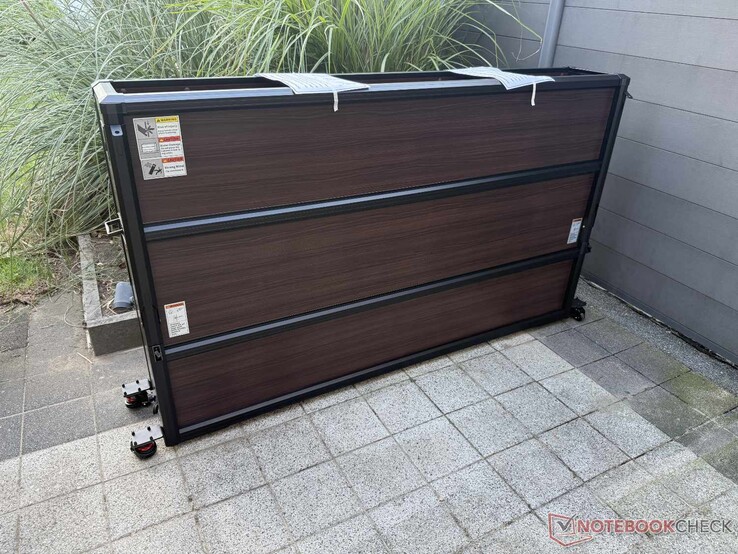 Outdoor TV Lift Schrank noch ohne den mit Klett befestigten Deckel