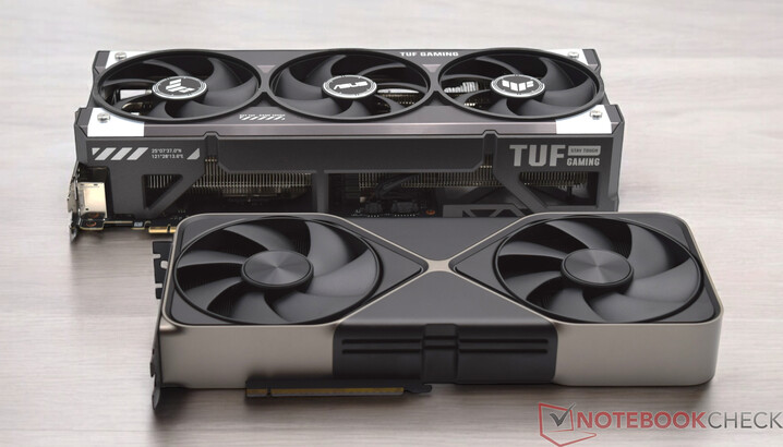 Asus TUF Gaming GeForce RTX 5080 OC mit Nvidia GeForce RTX 5080 Founders Edition