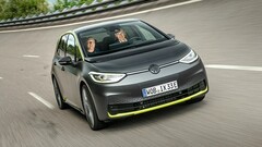 Der kleine elektrische Wolfsburger Kompaktwagen wird frühestens ab 2023 als schneller VW ID.3 GTX auf den Markt kommen (Bild: Volkswagen)