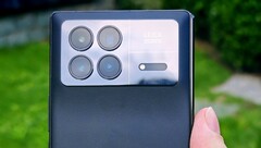 Ein erstes Hands-On-Photo zeigt uns bereits die Leica Quad-Cam an der Rückseite des Xiaomi Mix Fold 3. (Bild via Bilibili/Weibo)
