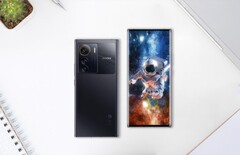 Das ZTE Axon 50 Ultra setzt auf ein modernes Design mit zur linken und rechten Seite hin abgerundetem Display. (Bild: ZTE)