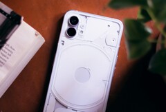 Das Nothing Phone (2a) soll wie schon ältere Nothing-Smartphones in Weiß angeboten werden. (Bild: Ajay CV)