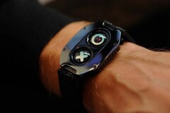 Blacktime 11PM: Smartwatch mit zwei Displays