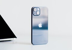 Das Apple iPhone 13 mit 128 GB Speicher gibts aktuell für unter 700 Euro. (Bild: Sahej Brar)
