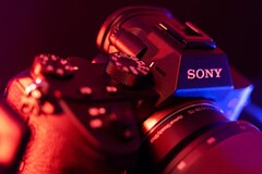 Sony wollte am 7. Juli eine Kamera vorstellen – ein Plan, der nun teuer wird. (Bild: TheRegisti)