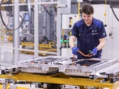 BMW: Dingolfing startet zweite Fertigungslinie für E-Motoren und Produktion von Hochvoltbatterien für Plug-in-Hybride.