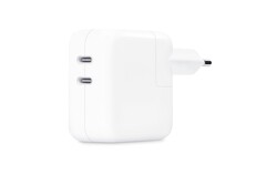 Das neueste USB-C-Ladegerät von Apple bietet zwei Ports, leistet aber kaum mehr als das günstigere Modell mit einem Port. (Bild: Apple)