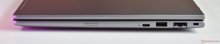 richtig: USB-C 3.2 Gen 2, USB-A 3.2 Gen 1, RJ45-Ethernet, Kensington-Schloss-Steckplatz