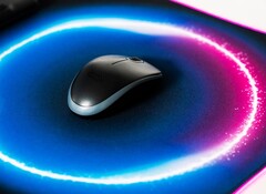 Intel bietet jetzt ein Mauspad mit RGB-Beleuchtung im Intel Arc-Design an. (Bild: Intel)