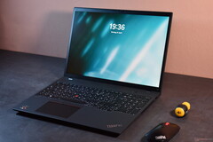 Lenovo hat seiner AMD-Variante des ThinkPad T16 Gen 2 einen bemerkenswerten Rabatt verpasst (Bildquelle: Benjamin Herzig)