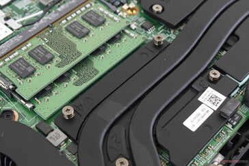 Zwei leicht zugängliche SODIMM-Steckplätze. Wir können bei unserem Testgerät nur sehr schwache elektronische Geräusche wahrnehmen