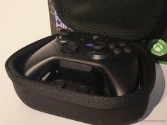 Die Tasche kommt mit einer kleinen Innentasche