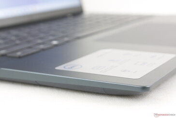 Fast die Hälfte des Gehäuses besteht aus nachhaltigen PCR-Kunststoffmaterialien