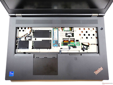 ThinkPad P17 G2: Tastatur entfernt