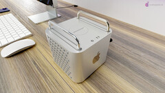 Der Mac Pro der nächsten Generation soll deutlich kleiner als das aktuelle Modell werden. (Bild: SvetApple)