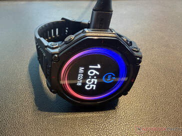 Amazfit T-Rex 3 Pro beim Laden
