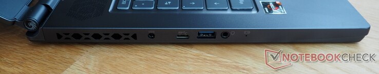 linke Seite: Energiezufuhr, USB-C 3.2 Gen2, USB-A 3.2 Gen2, Audio