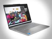 Das Lenovo IdeaPad Slim 5i setzt auf ein 400 Nits helles OLED-Display.