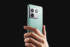 Das OnePlus 10 Pro bietet eine Triple-Kamera mit Hasselblad-Branding, die nicht vollends überzeugen kann. (Bild: OnePlus)