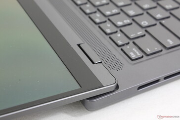 Der Bildschirmdeckel lässt sich auf volle 180 Grad öffnen. Das ist für einen Gamer ungewöhnlich