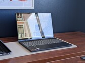 Das Lenovo IdeaPad 5 2-in-1 15 hat ziemlich starke Display-Reflexionen