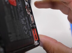 Nicht das stabilste Smartphone am Markt aber trotz fehlendem IP-Rating offenbar durchaus wasserdicht konstruiert.