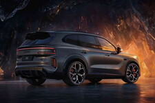 Der Zeekr 8X greift mit 900-Volt-Technik die etablierte deutsche Premium-Klasse an.