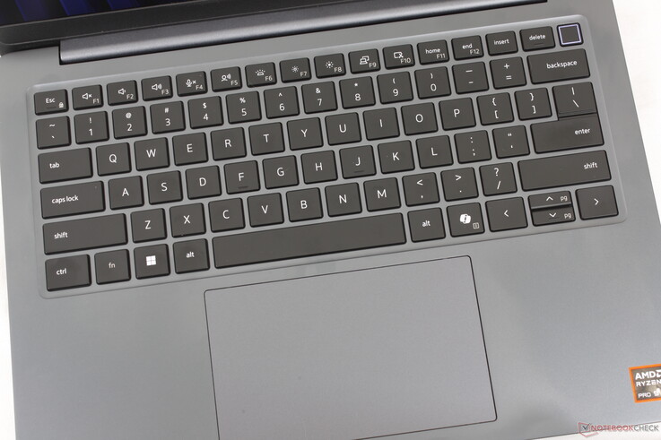 Ein Tippgefühl, das dem älteren Latitude 7440 sehr ähnlich ist, mit einem großzügigen Clickpad mit 12 × 8 × 7,9 cm