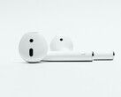 Apples AirPods dominieren den Markt komplett drahtloser Ohrhörer nach wie vor. (Bild: Kui Ye Chen, Unsplash)