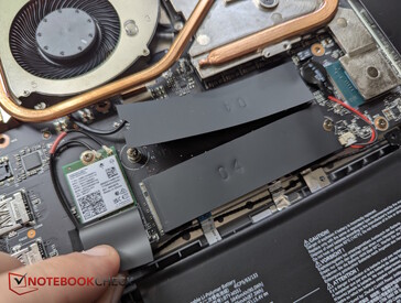 Wi-Fi-Modul und 2 SSD-Slots (1 besetzt)