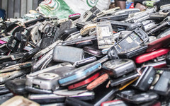 124 Millionen alte Handys vergammeln in Deutschland. Bitte Weitergeben oder ab ins Recycling!