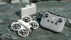 Die DJI Neo wird man klassisch mit dem DJI RC-N3 Controller steuern können aber auch mit Moton Controller, Sprachsteuerung oder etwa via App. (Bildquelle: @Quadro_news)