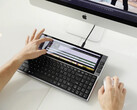 Diese Tastatur besitzt einen großen Touchscreen und eine RGB-Hintergrundbeleuchtung. (Bild: FICIHP)