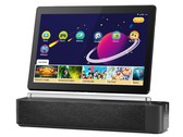 Das Lenovo Smart Tab M10 wird - wie auch das Smart Tab P10 - durch Pogo-Pins mit dem mitgelieferten Smart Dock verbunden und lässt sich so unter anderem als Hub für Smart Home Geräte nutzen.