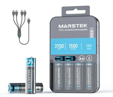 Im Zuge der Vorbestellung gibt es als kostenlose Zugabe AA und AAA Lithium-Batterien.
