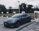 Wer sein Tesla Model 3 auf einem Supercharger-Platz abstellt, der wird sein Fahrzeug normalerweise auch wirklich laden (Bild: Dario)