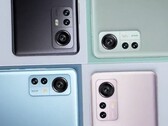 Bunt und für viele wohl schlicht und schön: Das Xiaomi 12 zeigt sich am Weihnachtsabend in Form zweier offizieller Promovideos.