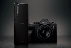 Sony legt beim Marketing des Xperia 1 II großen Wert darauf, Vergleiche zu seinen professionellen Alpha-Kameras zu ziehen. (Bild: Sony)