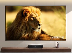 Der Hisense 90L5H Laser TV kombiniert eine 90 Zoll Leinwand mit einem Ultrakurzdistanz-Projektor. (Bild: Hisense)