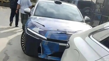 Spionagefoto: Getarnter Prototyp der dritten Generation des BYD Han, aufgenommen von der BYD-Fan-Community (Di Fen Zhi Jia).