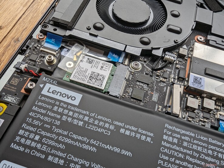 Das WLAN-Modul sitzt unter der primären M.2-SSD