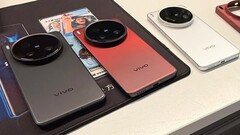 Ein erstes Unboxing-Video zeigt uns den Inhalt der Vivo X200 Ultra Verpackung. Was die neue Zeiss-Kameras so drauf haben, wird ebenfalls wieder demonstriert. (Bildquelle: Weibo)