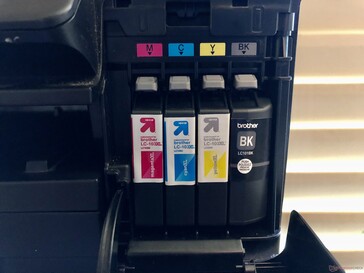 Manche Tintenstrahldrucker haben Patronen für jede einzelne Primärfarbe (Bildquelle: eigene)