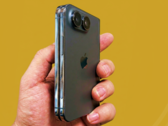 Hands-on-Foto des iPhone Ultra/Fold Dummy-Modells.