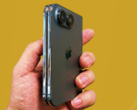 Hands-on-Foto des iPhone Ultra/Fold Dummy-Modells.